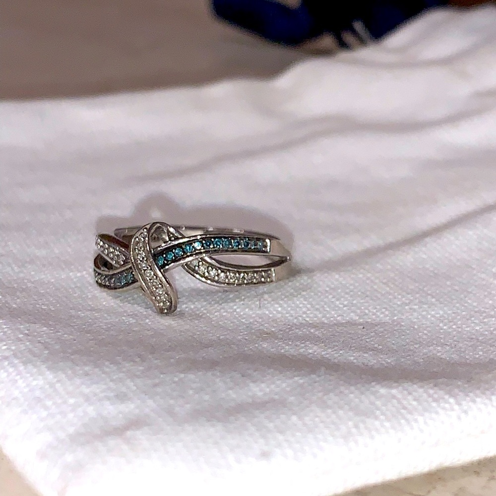 Blue and white diamond ring 💍